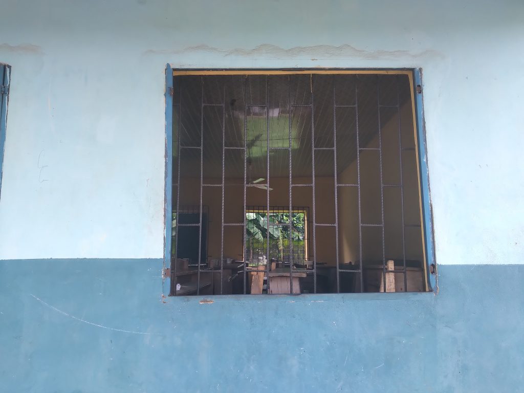 2-broken-metal-windows-at-the-renovated-block-of-six-6-classrooms-at-ice-centre-sapele-photo-by-sunday-elom-1-1024x768-7364901